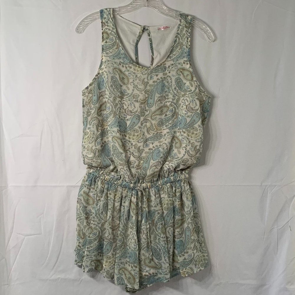 Colza - Sleeveless Romper, elastic on waist with a tie string attach on front.